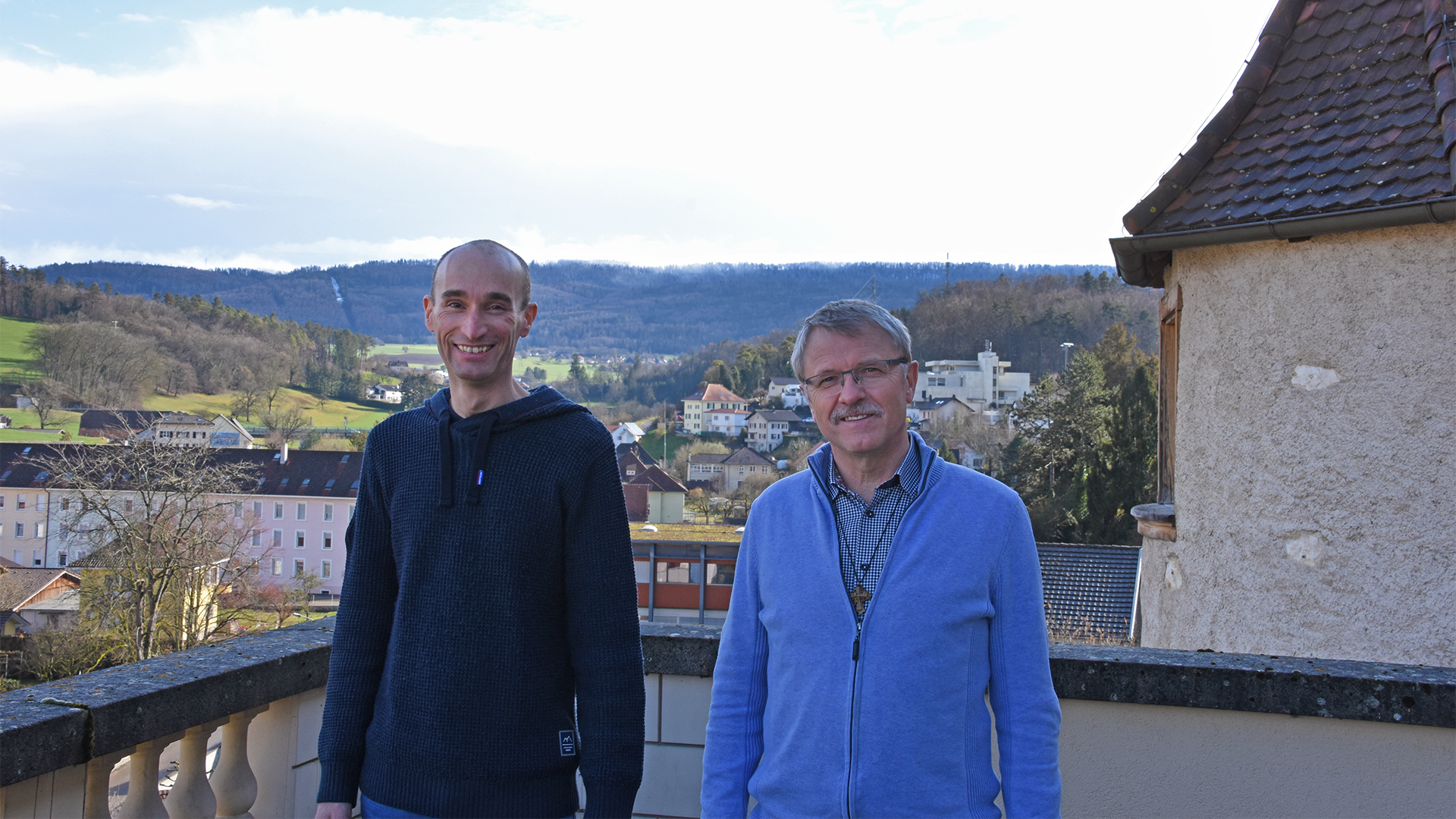 L'abbé Jean-Pierre Babey et le théologien en pastorale Christophe Wermeille, responsables de l'Espace pastoral Ajoie – Clos du Doubs | © Grégory Roth