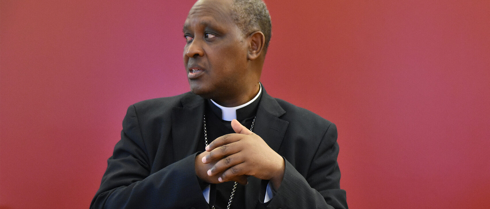 Malgré la montée en puissance du clergé africain francophone à la Curie (ici Mgr Kambanda, archevêque de Kigali), la langue française y perd du terrain | © Grégory Roth