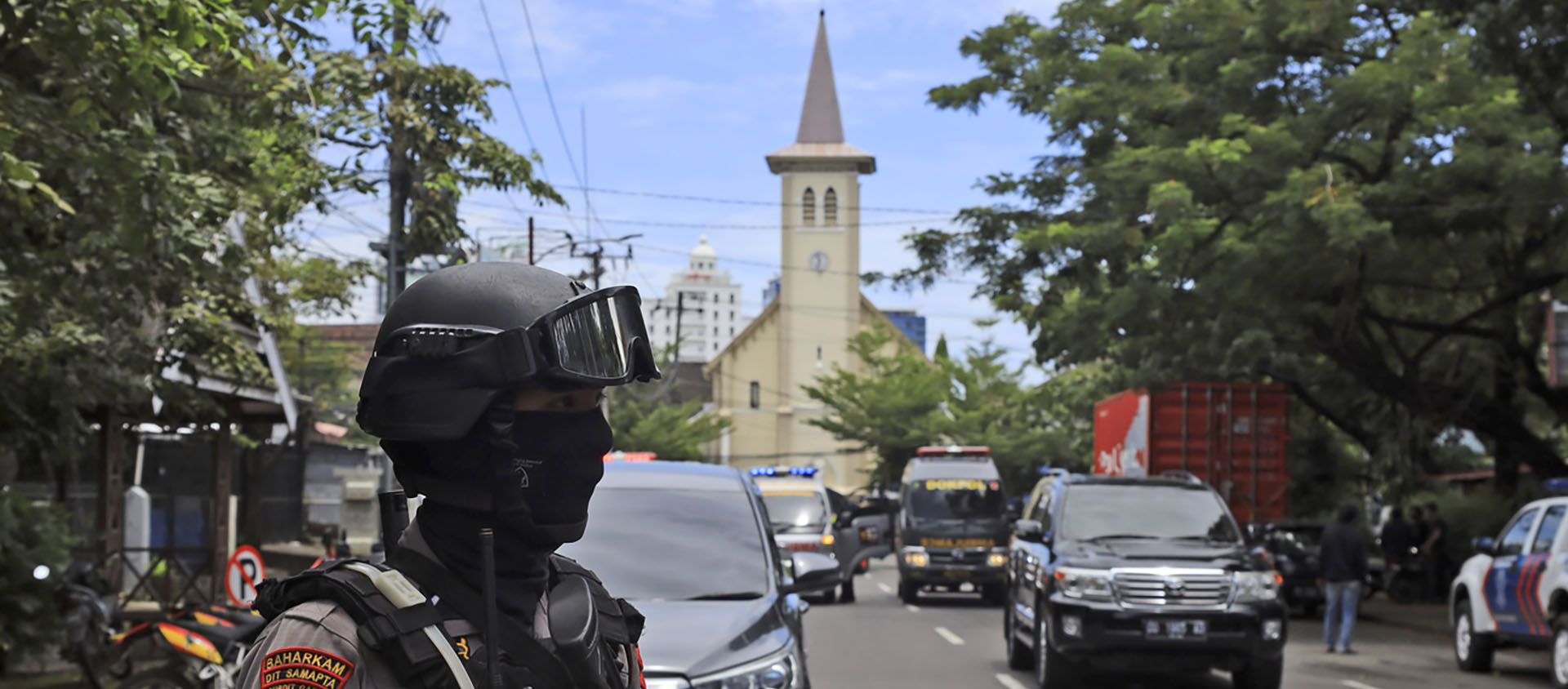 La police a bouclé le quartier après l'attentat suicide qui a visé la cathédrale de Makassar le dimanche des Rameaux | © Keystone