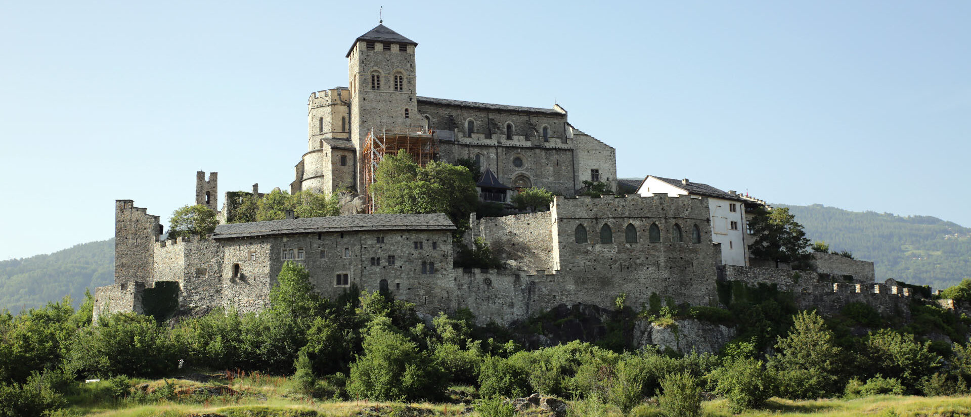 La Basilique et château de Valère, autrefois demeure des chanoines du Chapitre cathédrale de Sion, a aussi vu sa fréquentation baisser durant la pandémie. | © B. Hallet