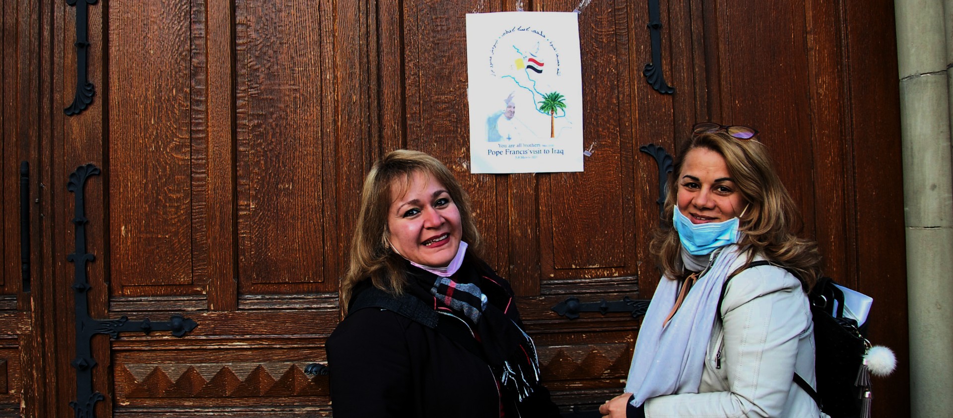 La joie des familles chaldéennes de Suisse réunies à Montreux pour remercier le pape François. A droite, Lusia Shammas Asmaroo | © Jacques Berset