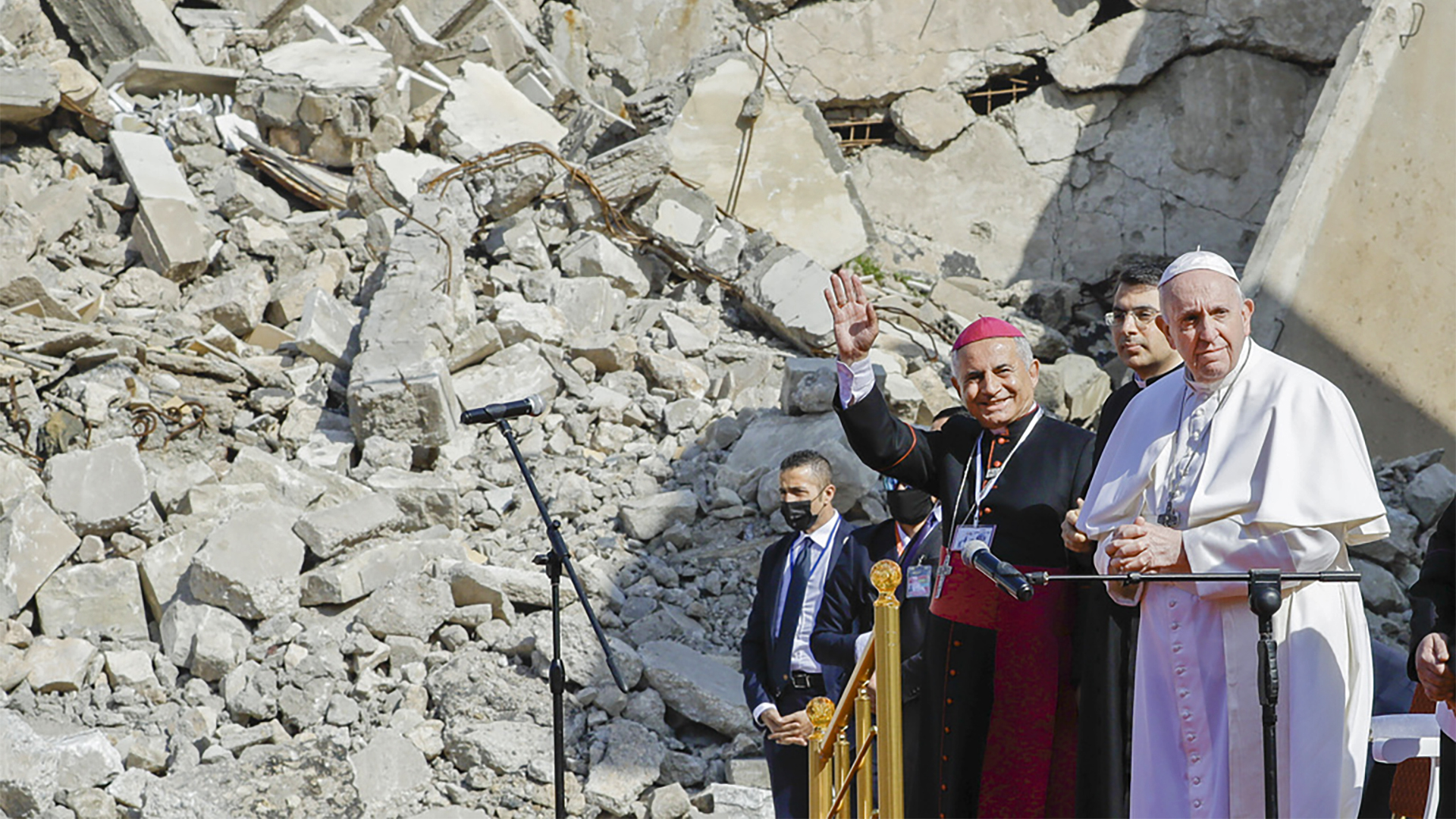 Le pape François à Mossoul, avec Mgr Najib Mikhael Moussa, archevêque d'Akra, le 7 mars 2021 |  © Keystone – Andrew Medichini