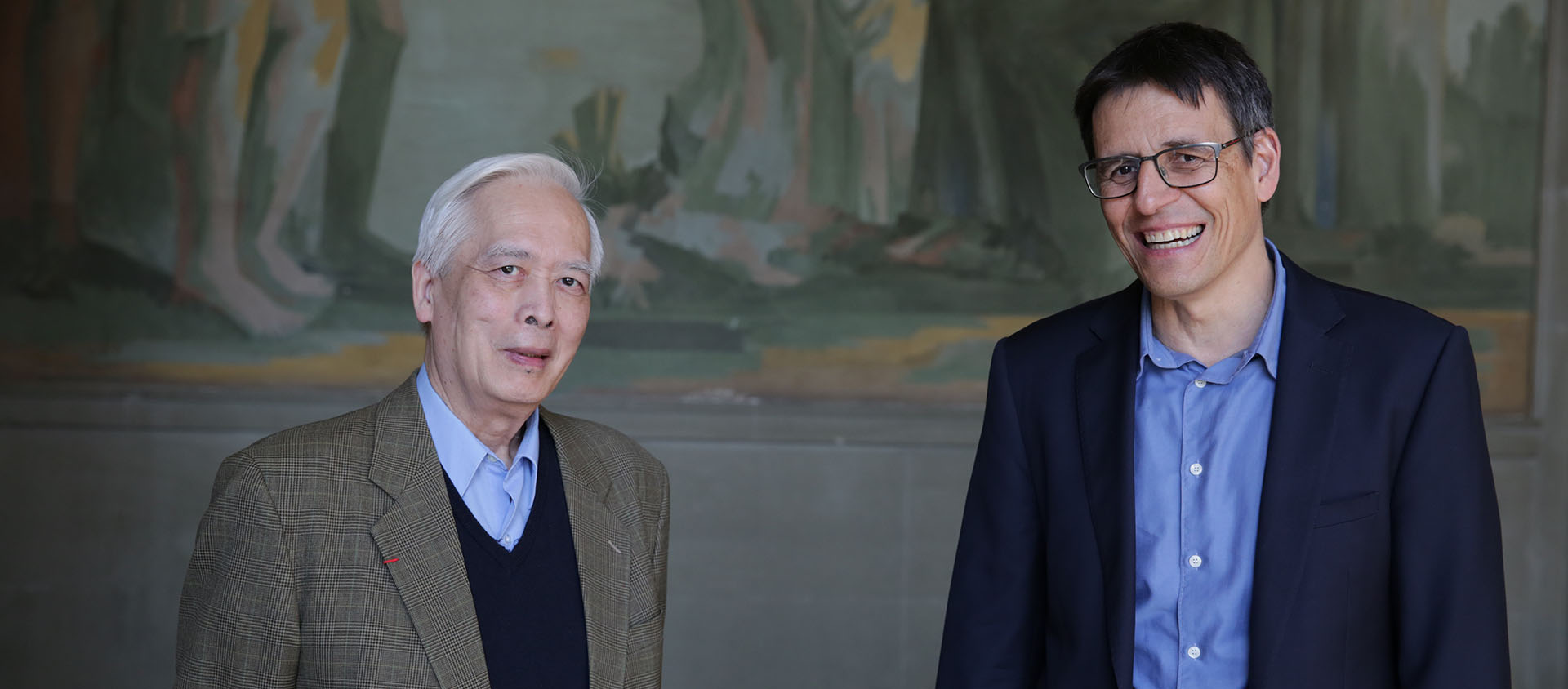 L'astrophysicien Thrin Xuan Thuan et le prix Nobel de Physique Didier Queloz à l'Uni Bastion | © Bernard Hallet