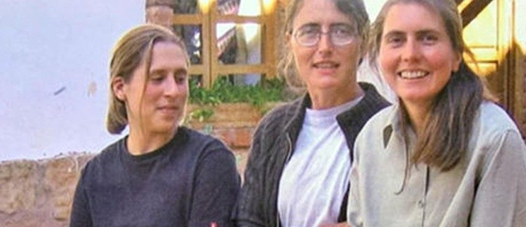Nadia De Munari (au centre) a été tuée à coups de machette | Vaticannews