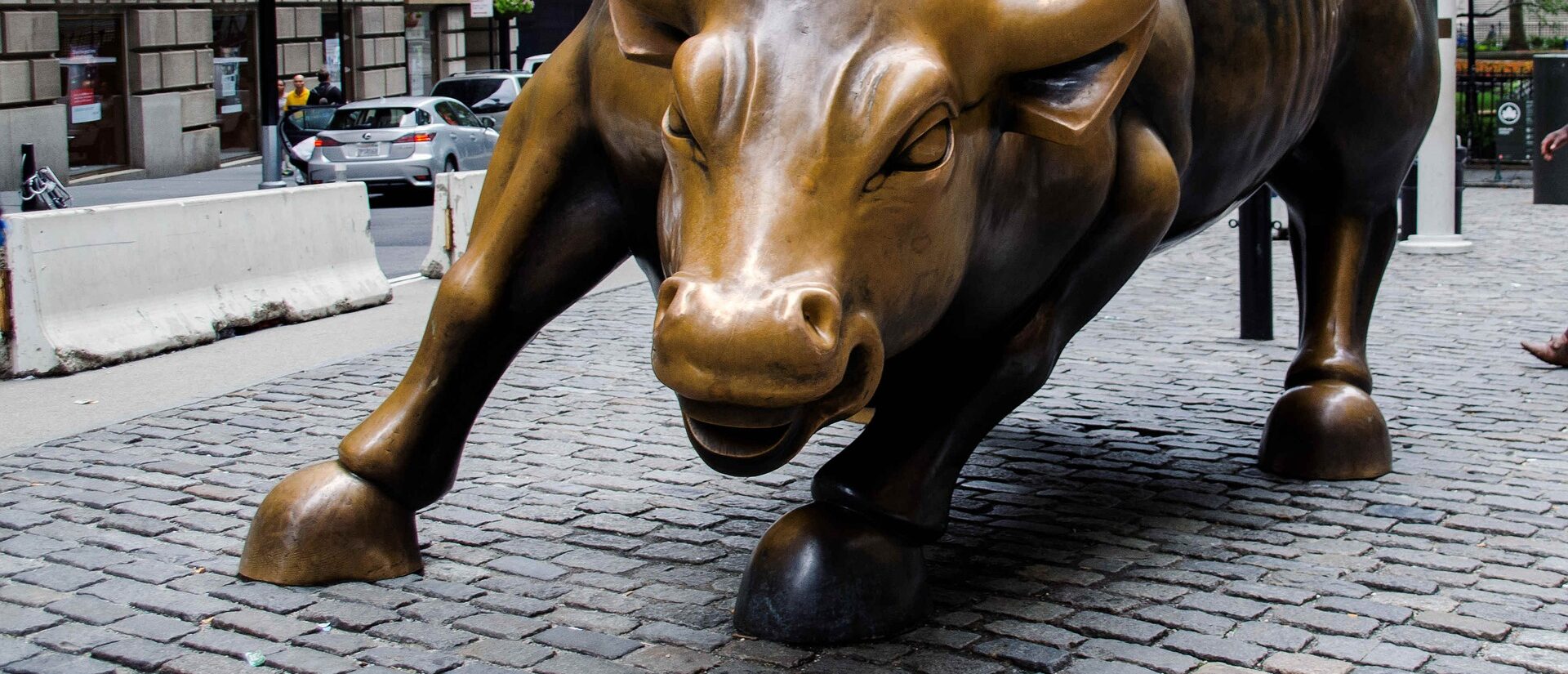 Pour le pape, la finance mondiale doit être encadrée | photo: taureau de Wall Street © Alexander Naumann/Pixabay