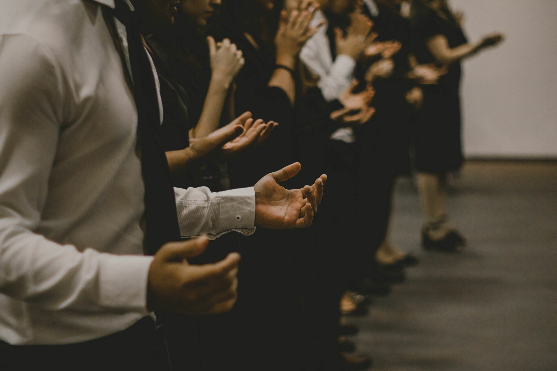 L'appartenance à une communauté religieuse pourrait soutenir les personnes affectées par la pandémie | © Pedro Dias/Unsplash