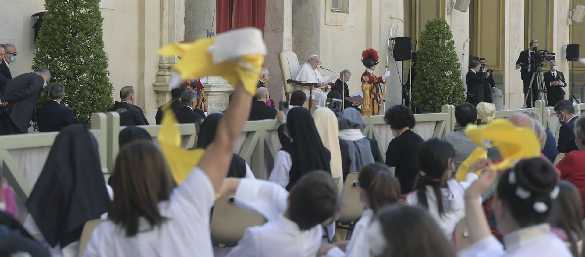 "Grace au Christ, nos prières timides s'élèvent jusqu'au ciel" | © Vatican news