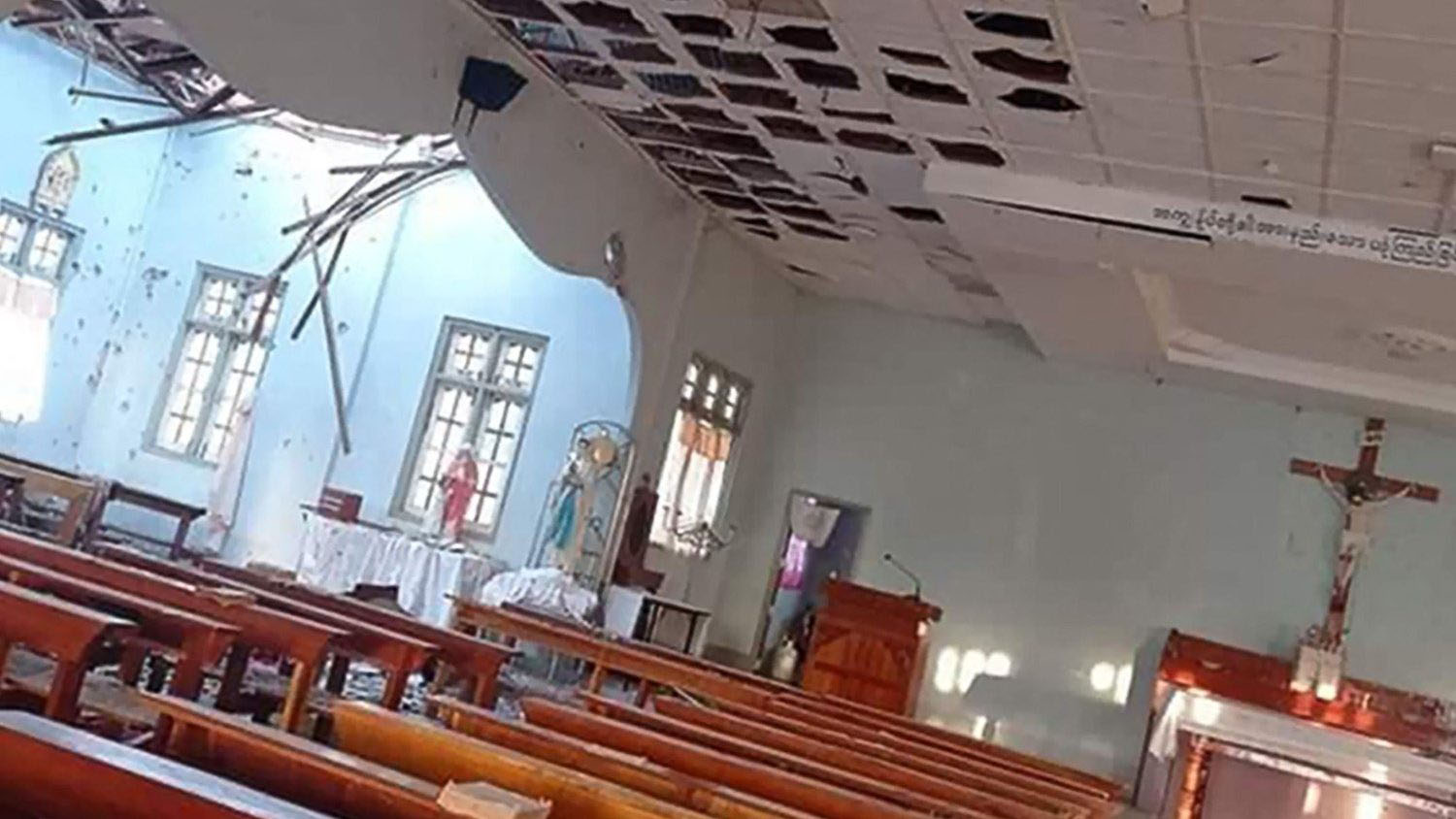 Les bombardements ont touché des édifices religieux comme ici l'église de Kayan Tharyar, frappée par des tirs de mortier, le 25 mai | © Vatican News