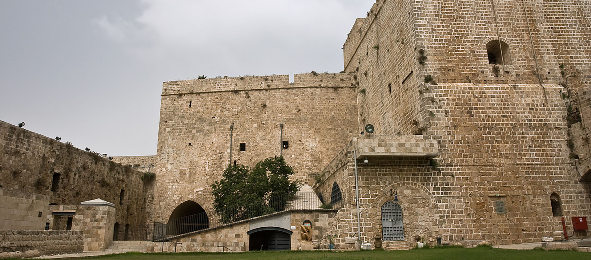 Une équipe d’archéologues fouille depuis plusieurs mois la forteresse des Templiers | © wikimedia/J.-David-A.-Laure/CC BY-SA 2.0