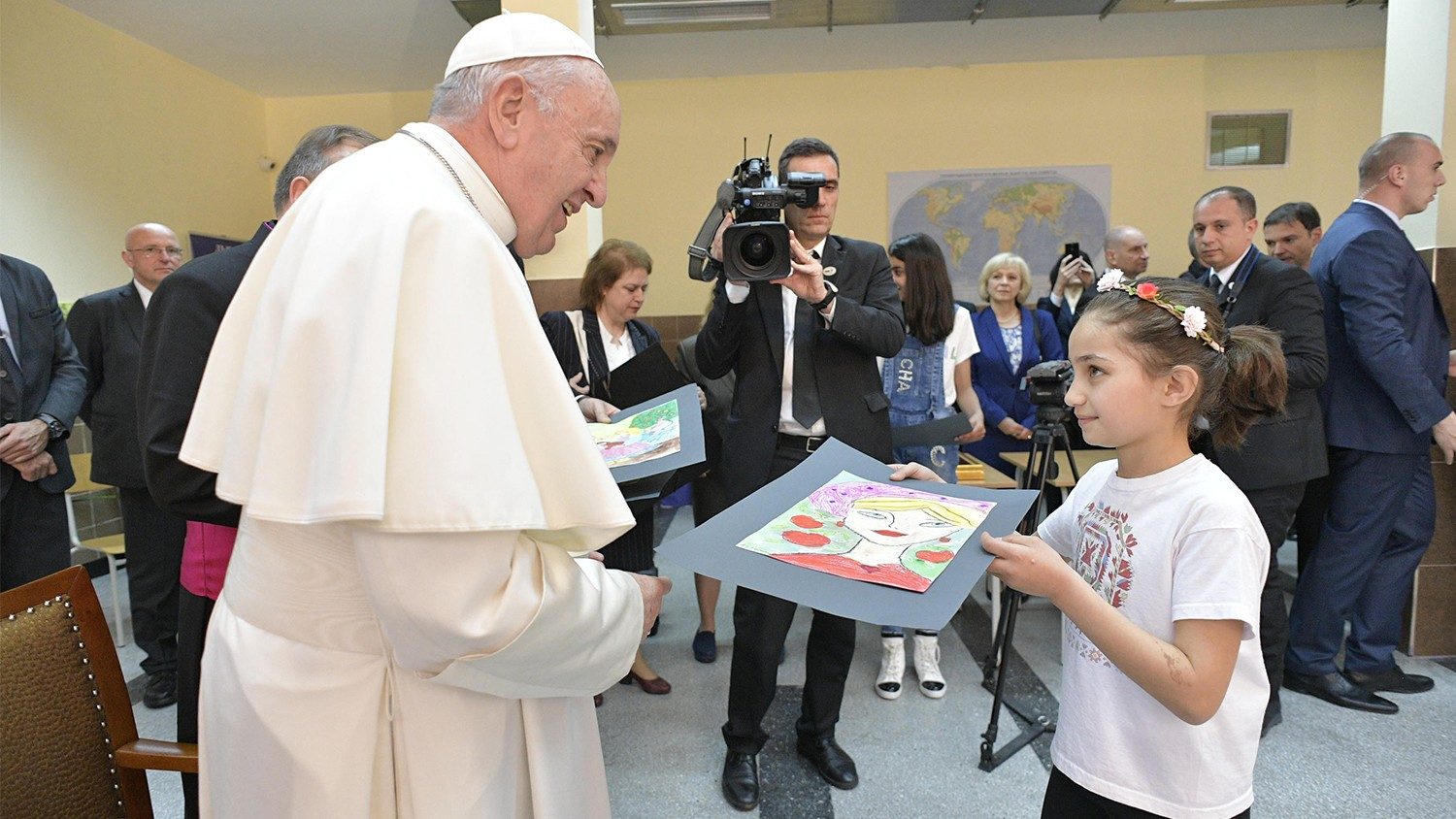 Le pape dans le Centre d’accueil de migrants de la Caritas à Vrazhdebna, près de Sofia, en 2019 | © Vatican Media