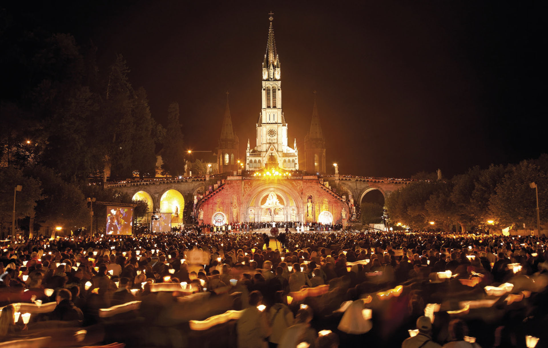 Une procession est prévue tous les soirs à 21h30 | © Sanctuaire de Lourdes