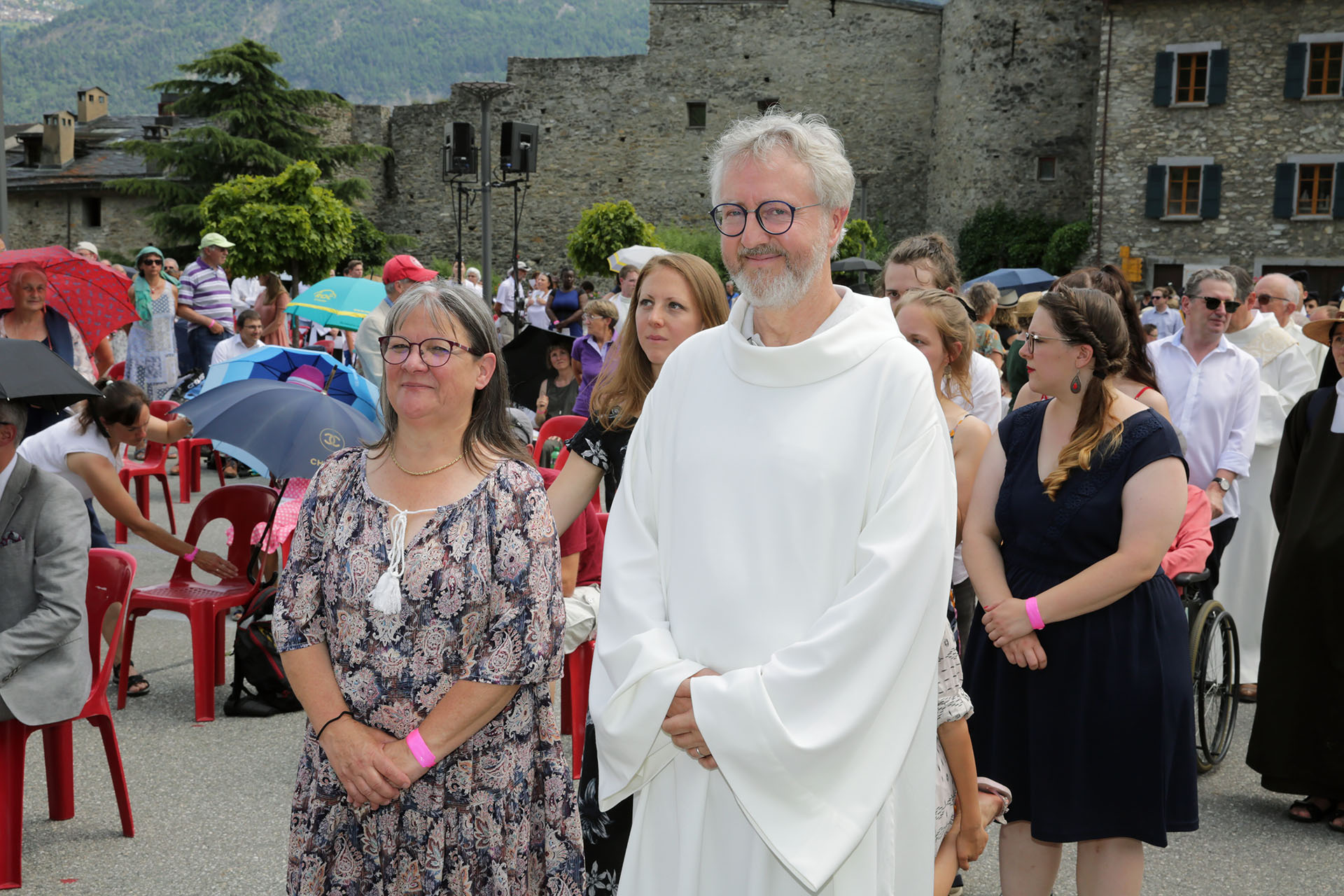 Le futur diacre Christian Thurre est accompagné de Marie-France, sa femme | © Bernard Hallet