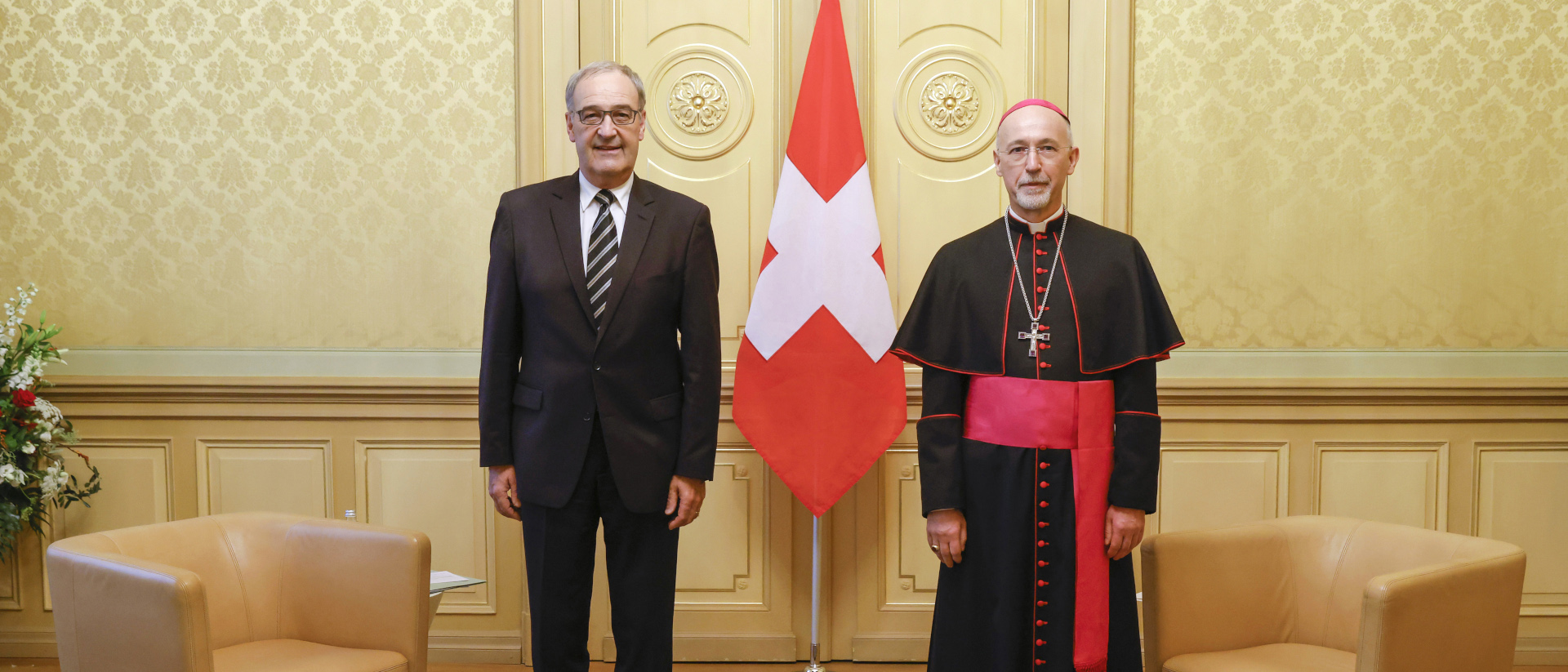 Le président de la Confédération Guy Parmelin et le nouveau nonce apsotolique en Suisse Mgr Martin Krebs | DFAE/Stefan Wermuth