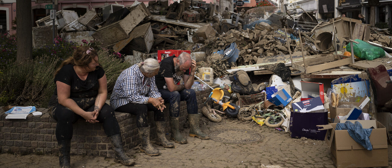 Les inondations des 14-15 juillet 2021 ont laissé la désolation et le désespoir derrière elles | ici à Neuenahr-Ahrweiler (Allemagne) © KEYSTONE/AP Photo/Bram Janssen