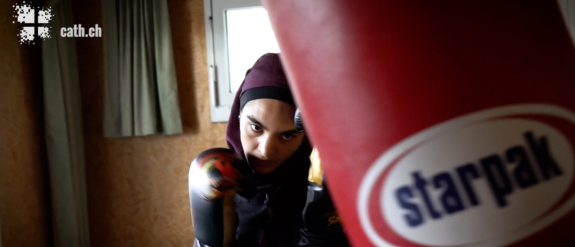 Nida Errahmen Ajmi pratique la boxe dans un esprit de paix | © Christine Mo Costabella