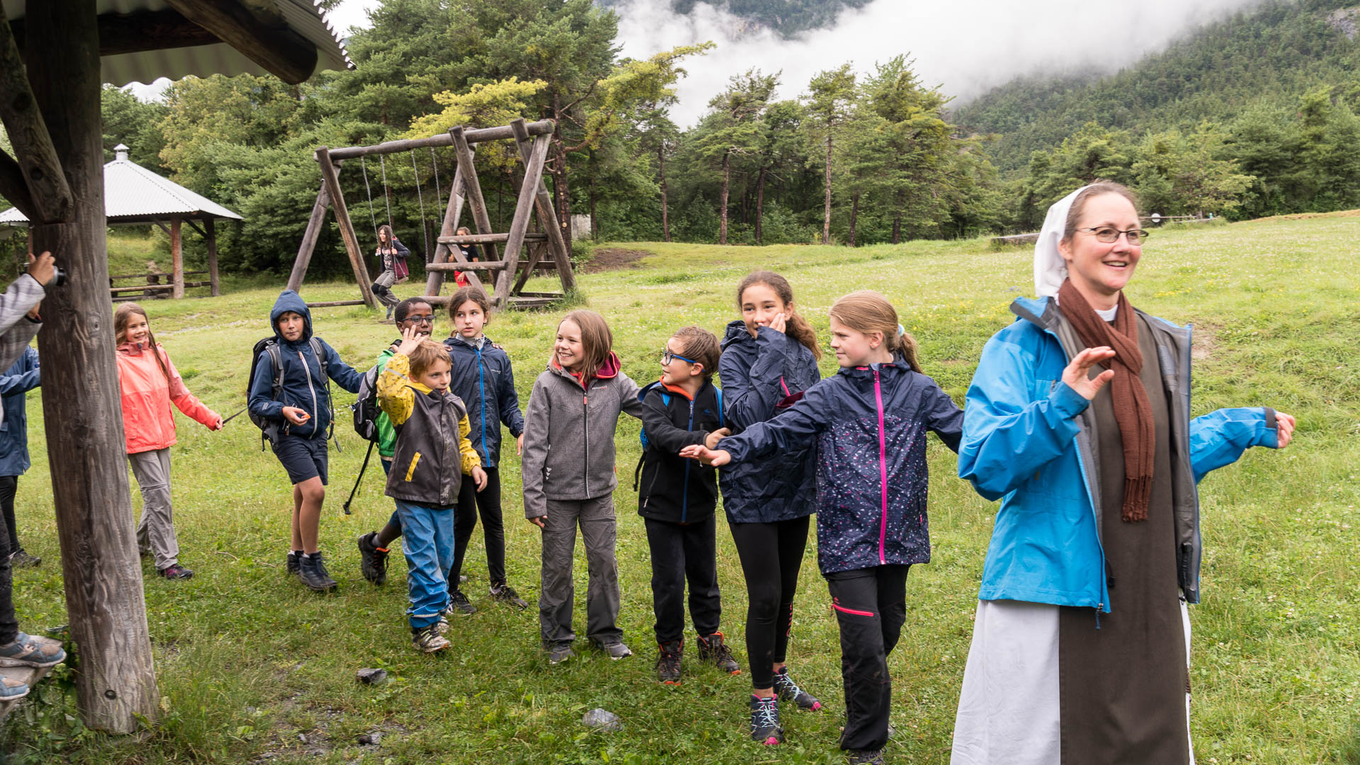 La pluie n'a pas douché l'enthousiasme des enfants du camp voc à Venthône | © Maurice Page 