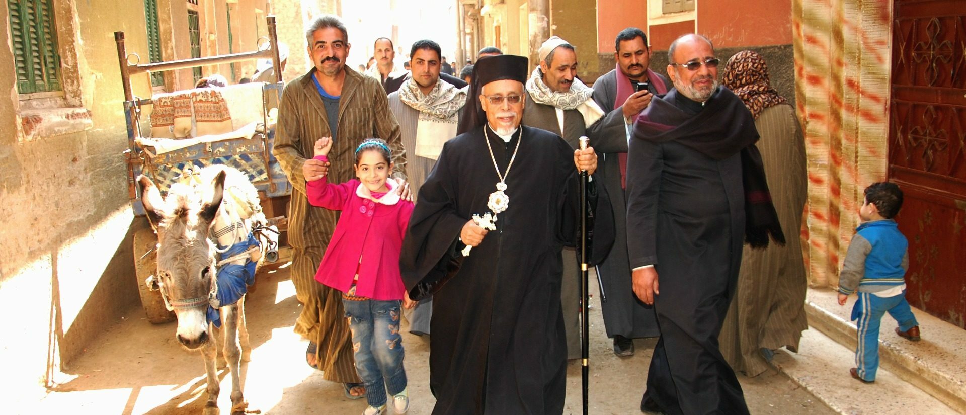 Mgr Kyrillos William Samaan, évêque copte catholique d'Assiout, visite une paroisse de Haute-Egypte | © Jacques Berset