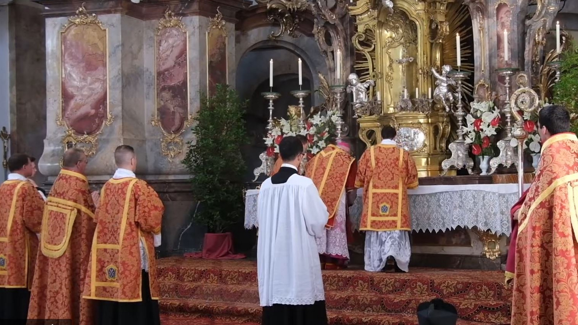 Messe pontificale de la Fraternité Saint-Pierre à Wigratzbad |  capture d'écran Youtube