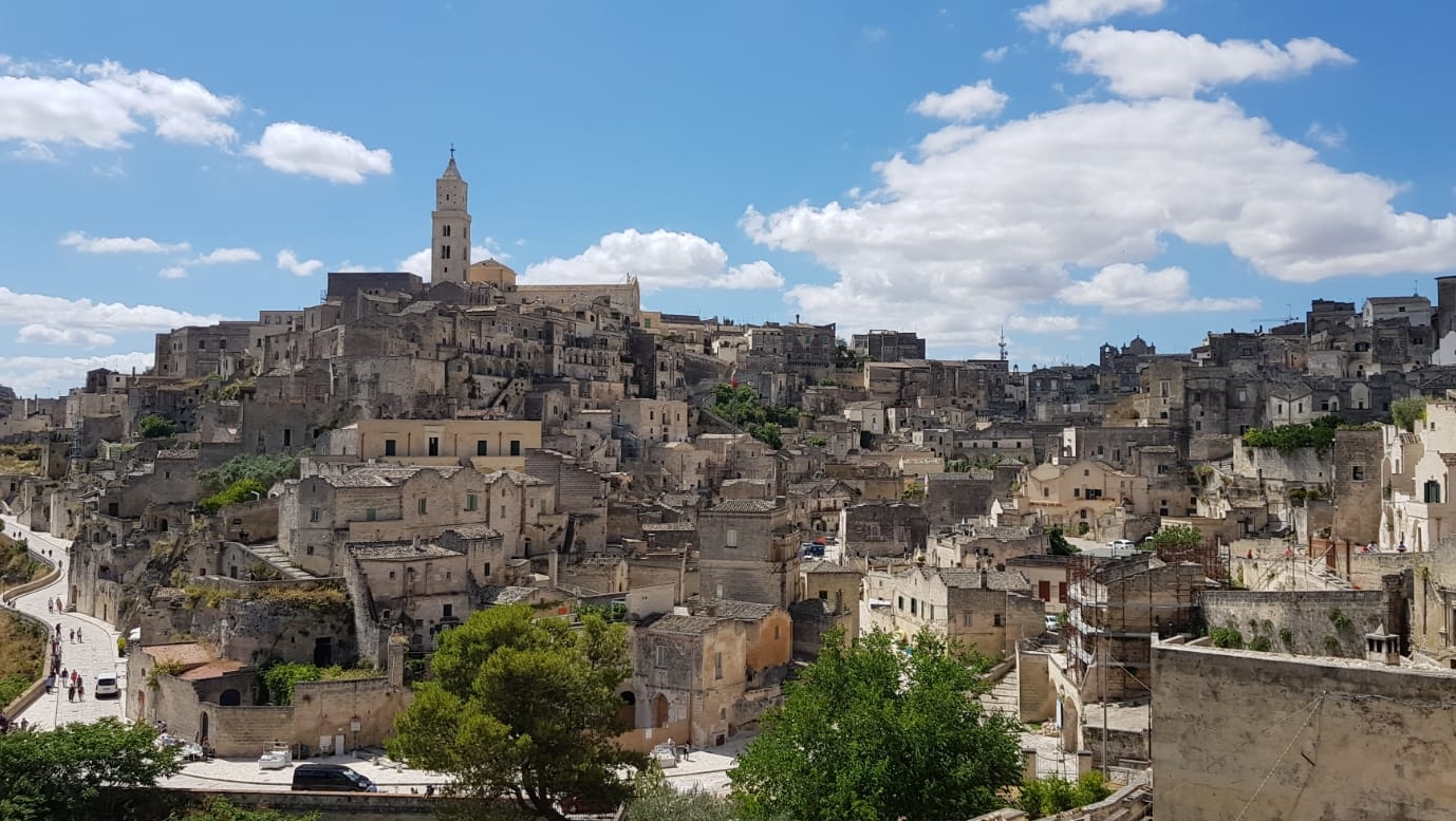 La cité antique de Matera, au sud de l'Italie occupe un site particulièrement remarquable | wikimedia commons Samuele Wikipediano 1348 CC-BY-SA 4.0