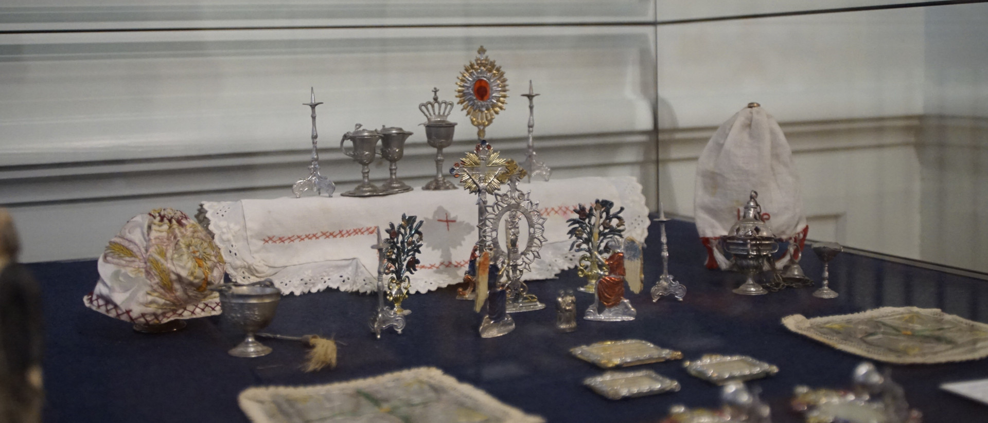 Accessoires pour le jeu Priesterlen exposés au Musée d’Appenzell | © Museum Appenzell