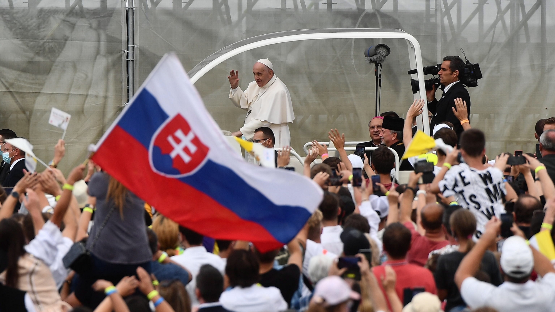 Les jeunes slovaques ont reçu le pape au stade de Kosice | Kestone  EPA/LUCA ZENNARO