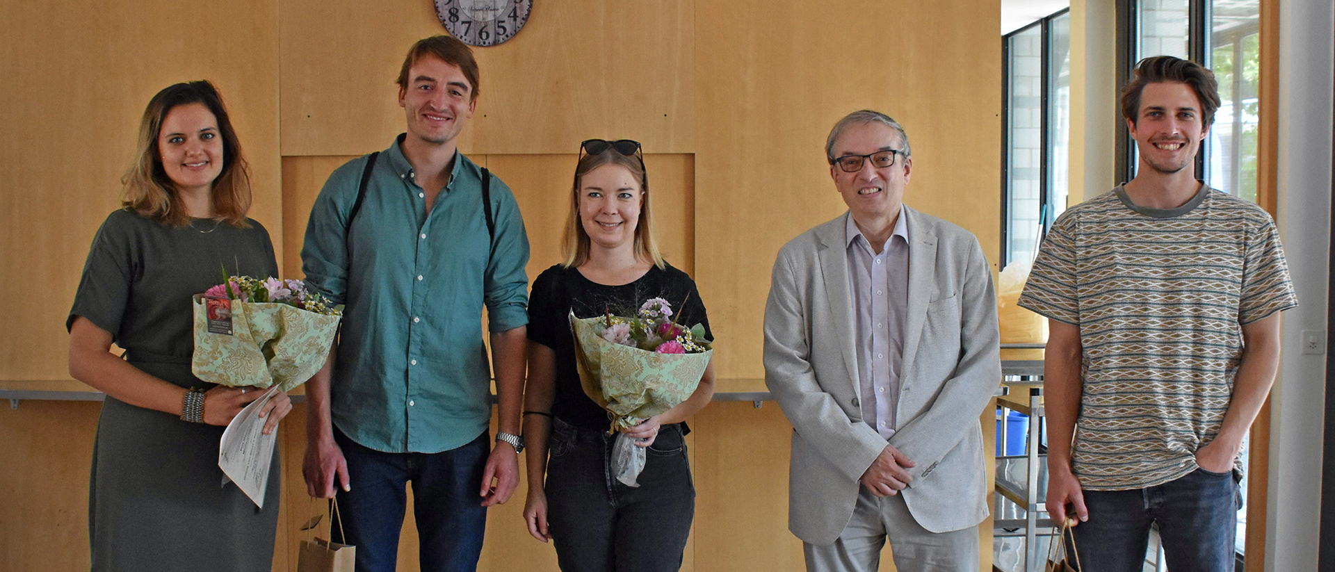 Lauréats du Prix Médias 2021 (g. à d.) Helena von Beust, Nils Pfändler, Linda Koponen, Maurice Page (président) et Joël Hunn | © Grégory Roth