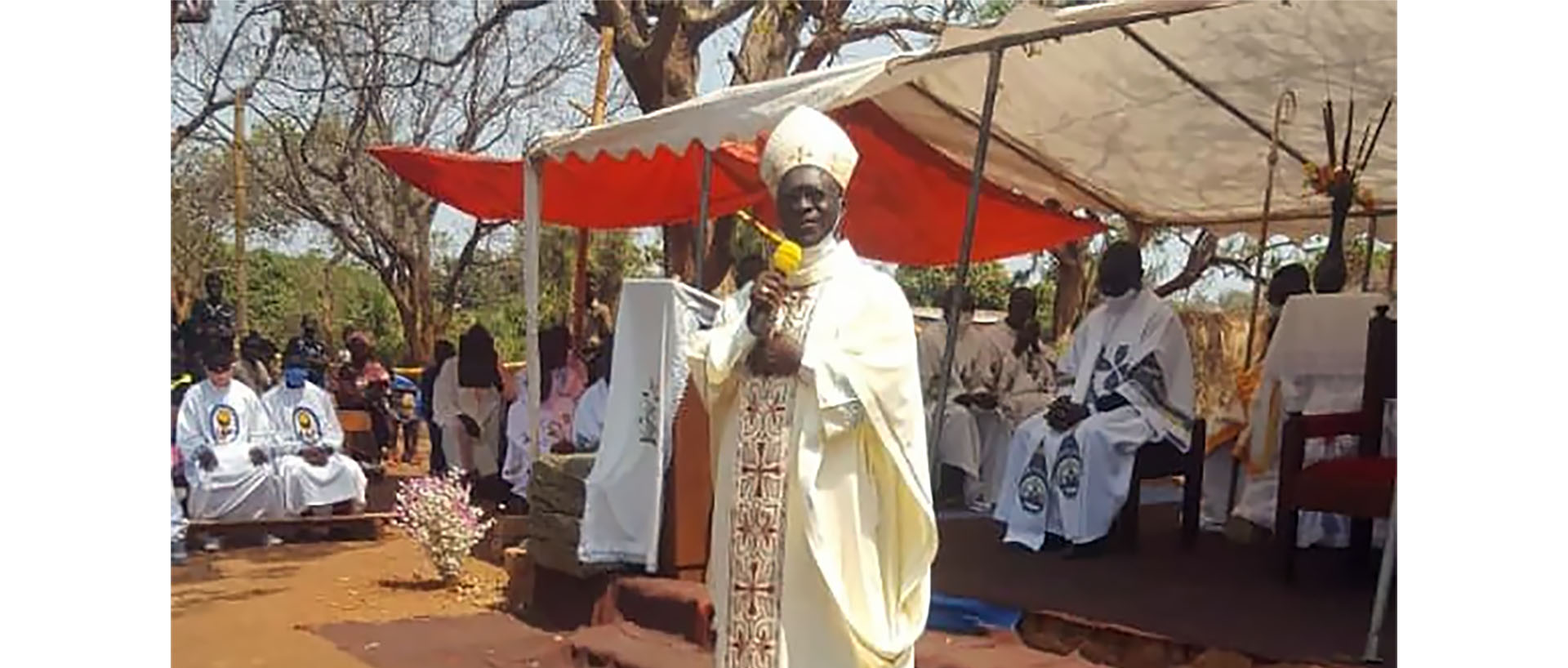 Mgr Fulgence Muteba, évêque de Lubumbashi, a fermement condamné les profanations et vols des lieux de culte chrétiens | © CENCO 