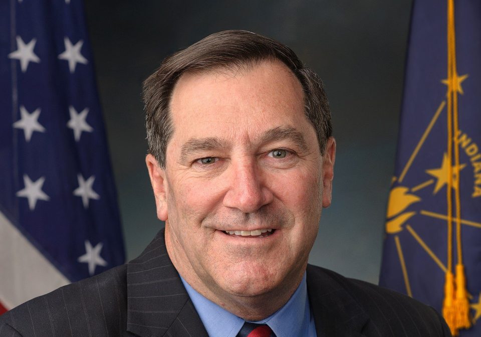 Démocrate pro-vie, Joe Donnelly est le nouvel ambassadeur américain près le Saint-Siège. | U.S. Senate Photographic Studio