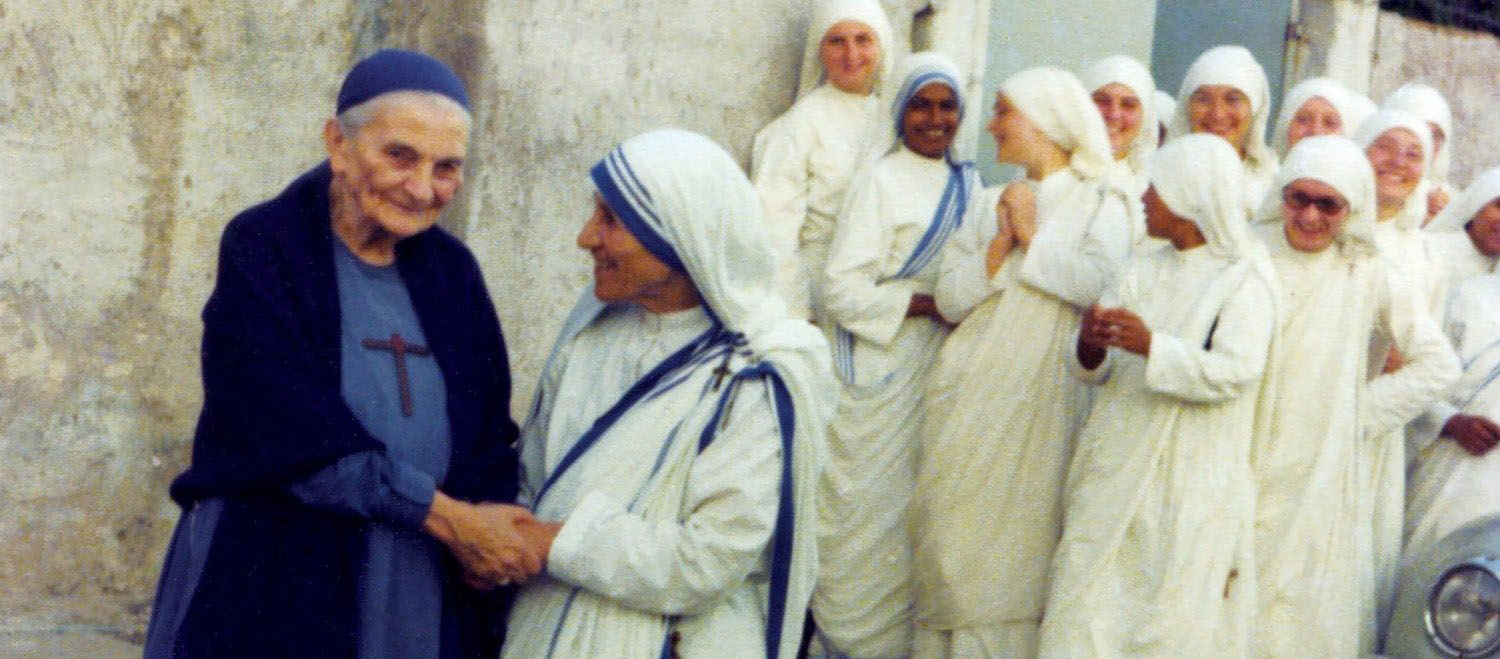 Magdeleine Hutin, à gauche, ici avec sainte mère Teresa, est désormais vénérable  | © Vatican Media