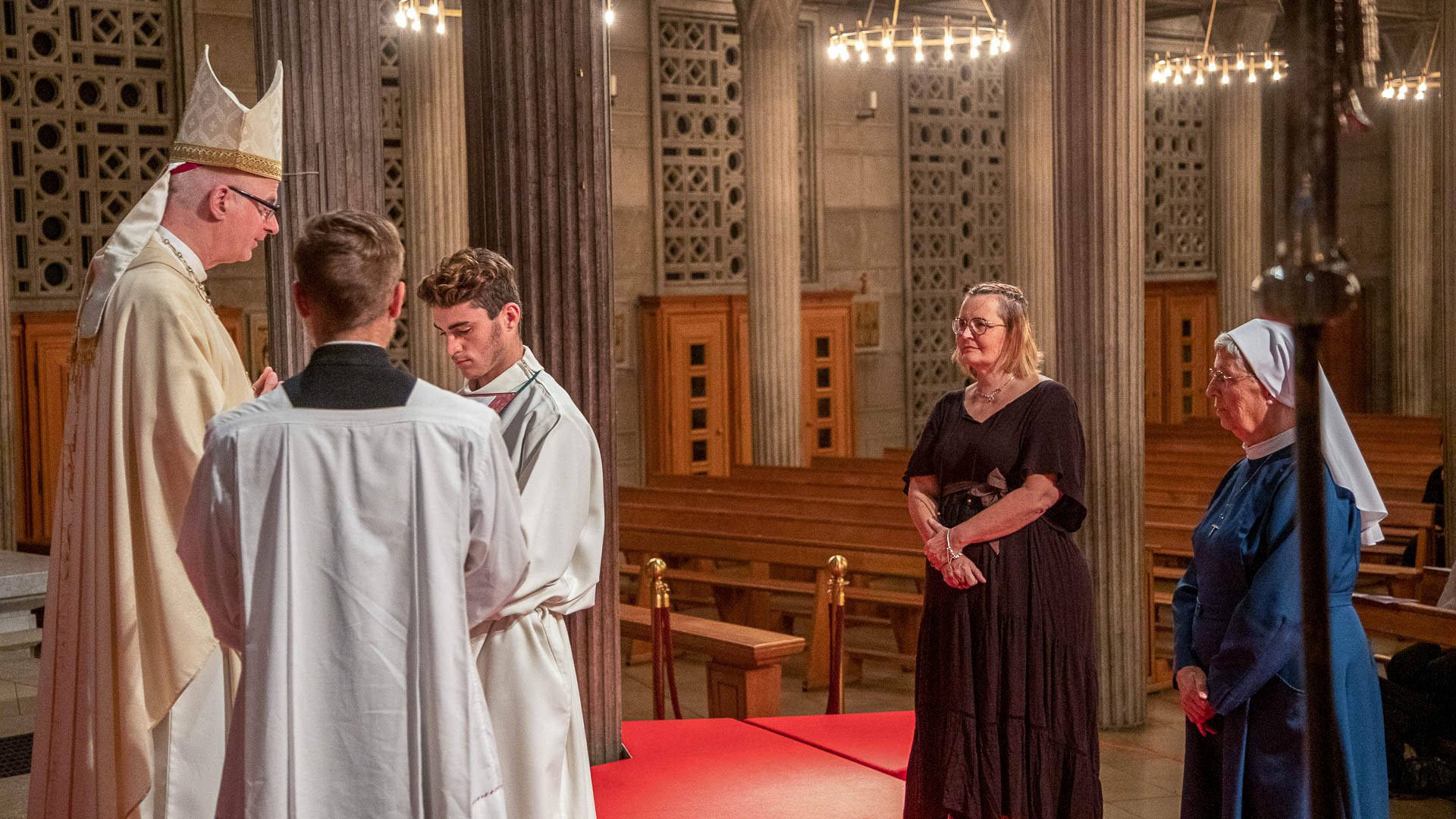 Mgr Morerod appelle Céline Ruffieux et Sœur Marie-Emmanuel | © cath-fr Joao Carita 