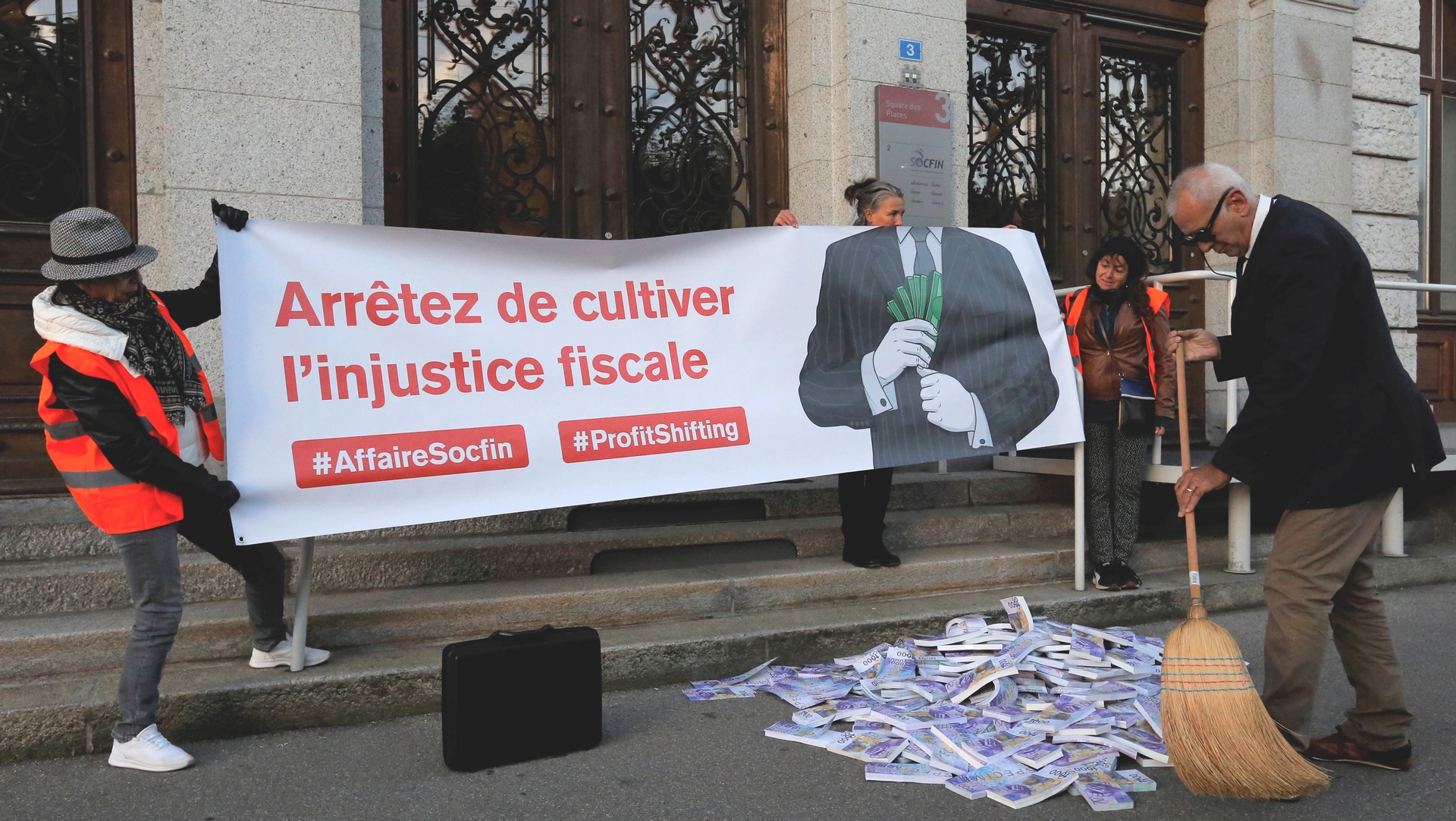 Manifestation contre l'optimisation fiscale à Fribourg | © PPP