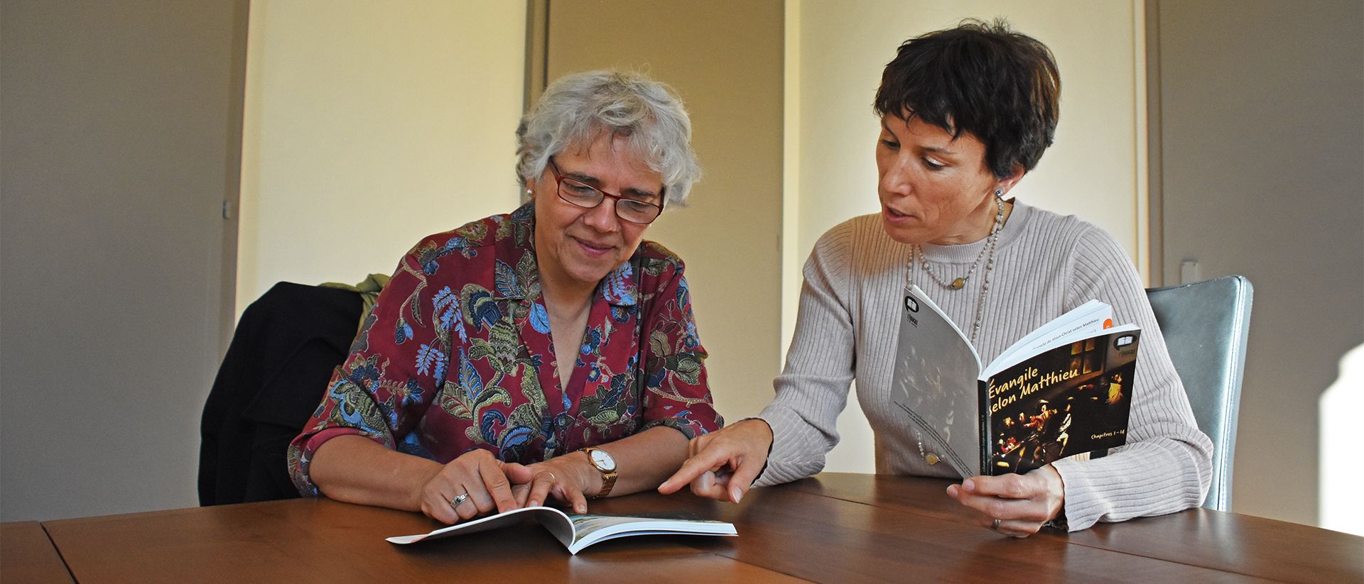 Débora Kapp (à g.) et Barbara Francey, membres de l'équipe de L’Évangile à la maison | © Grégory Roth