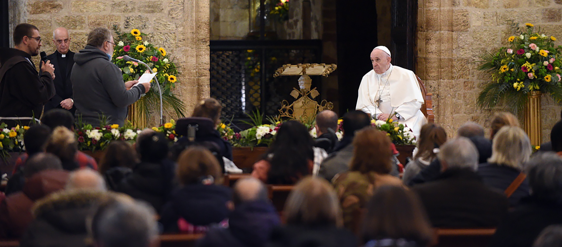 Le pape a été accueilli à la basilique Sainte-Marie-des-Anges par 500 pauvres| © Keystone/EPA/P. Crocchioni