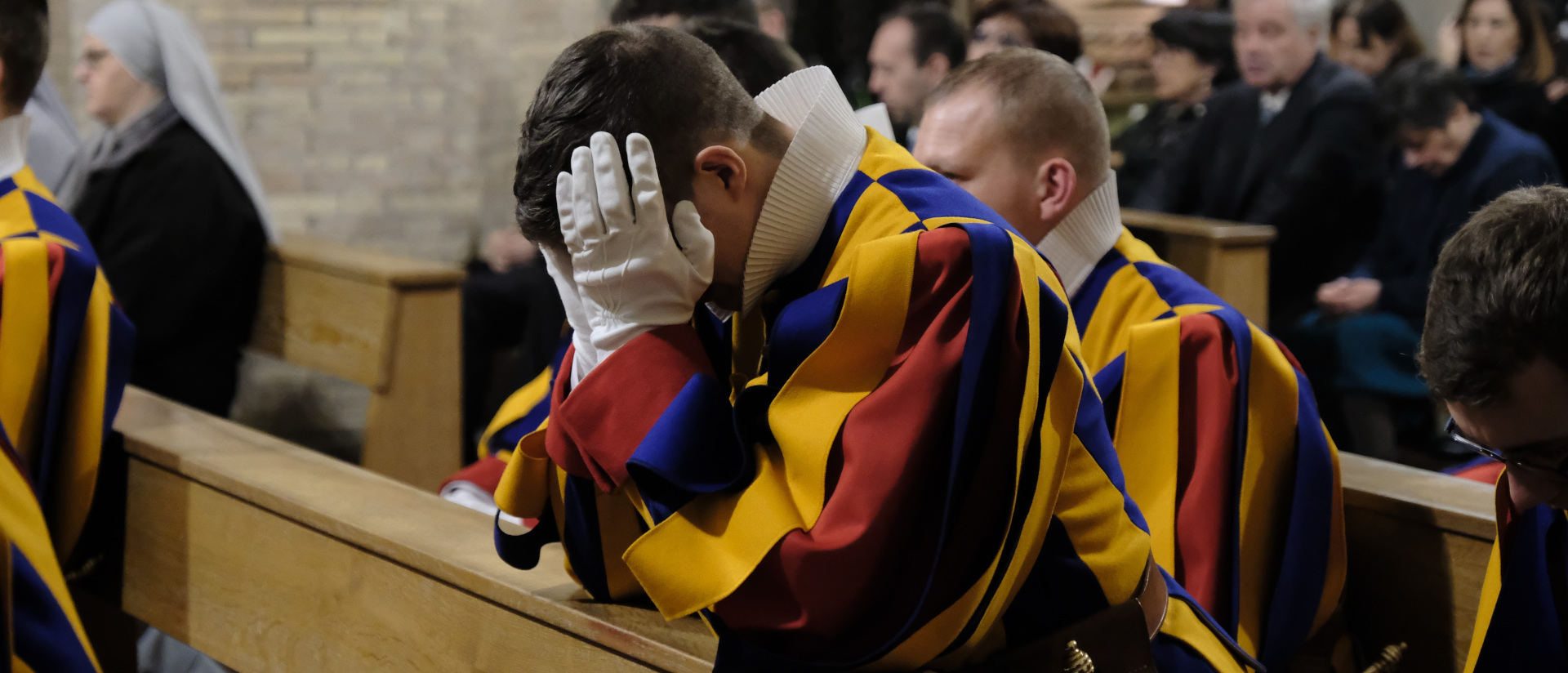 Les gardes suisses cultivent aussi la dimension religieuse et spirituelle de leur engagement |  © Oliver Sittel 