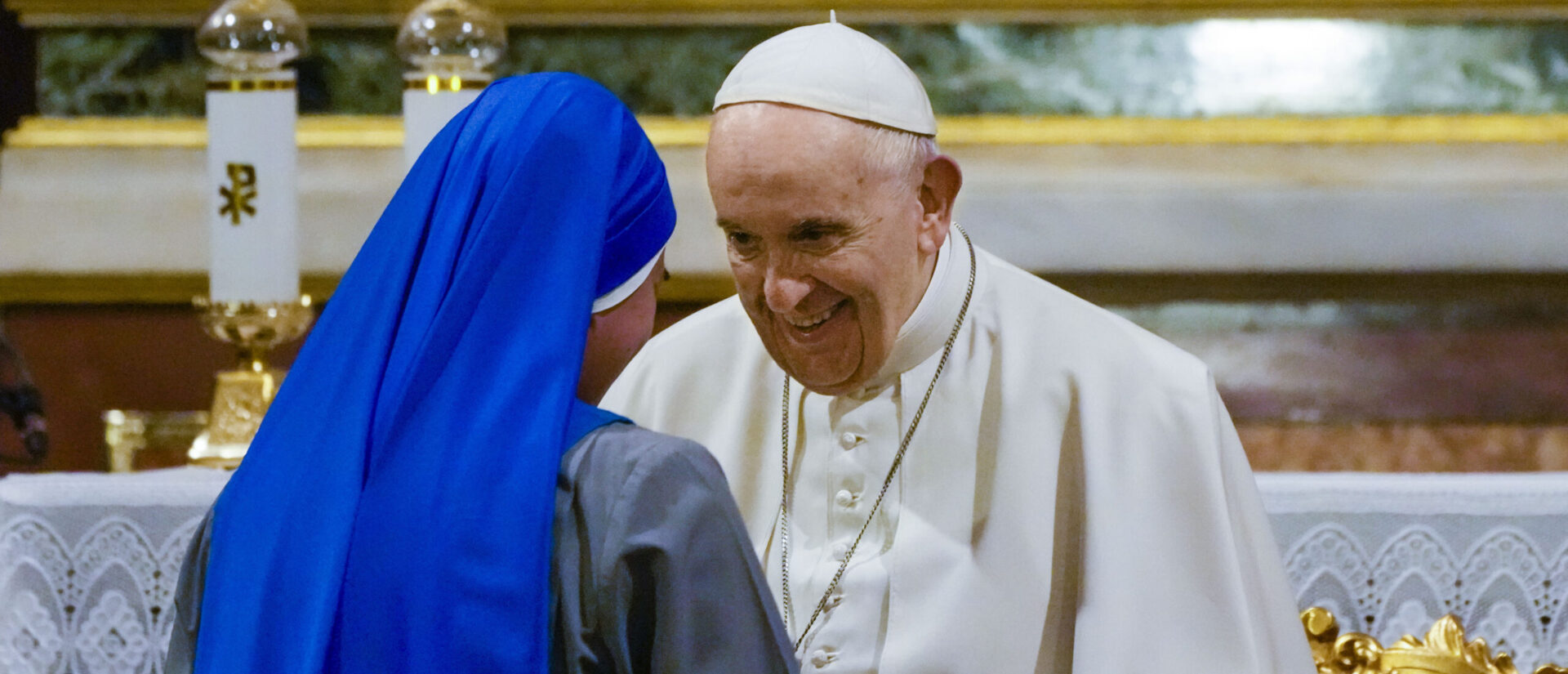 Rencontre avec la petite communauté catholique en Grèce dans la cathédrale Saint-Denys d’Athènes, le 4 décembre 2021 | © Keystone