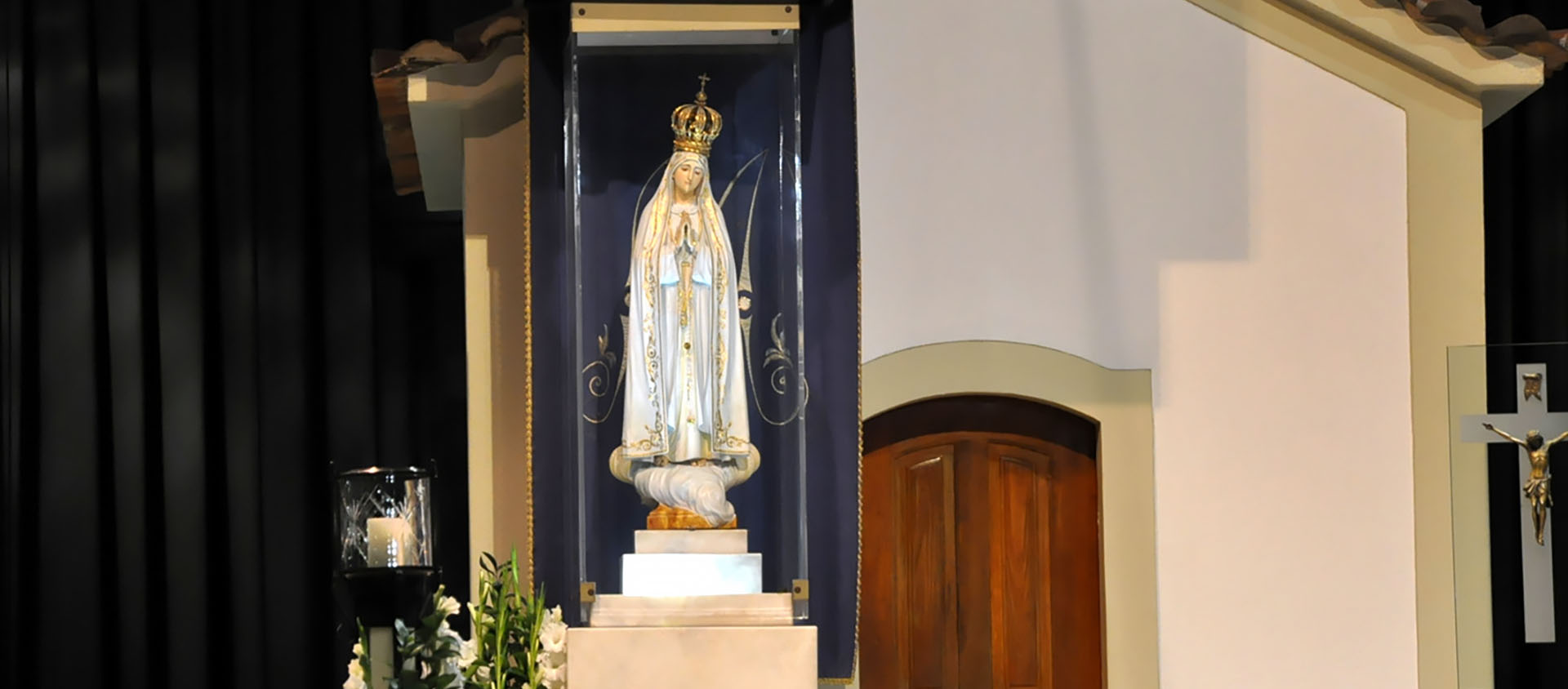 La statue de la Vierge de Fatima originale reste dans le sanctuaire. Ce sont des copies qui voyagent dans le monde | © János Korom Dr/Wikimedia commons/CC BY-SA 2.0 