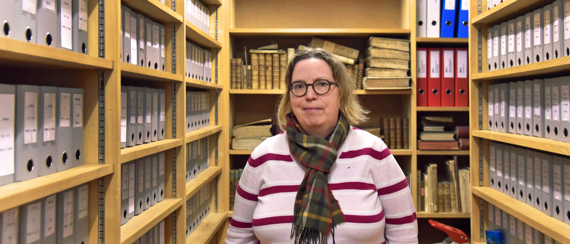 Nathalie Dupré est la gardienne des archives de l'évêché de LGF | © Raphaël Zbinden