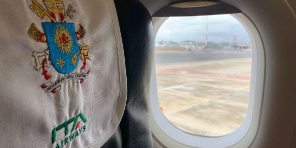 Dans l'avion du pape François à destination de la Grèce | © Anna Kurian/I.MEDIA