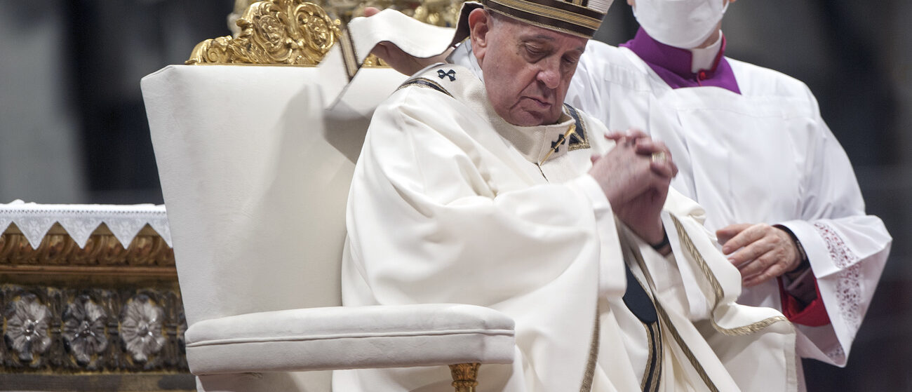 Le pape François a dû s'asseoir lors d'une audience à cause de douleurs à la jambe | photo d'illustration © KEYSTONE/PHOTOSHOT/Alessia Giuliani / Avalon