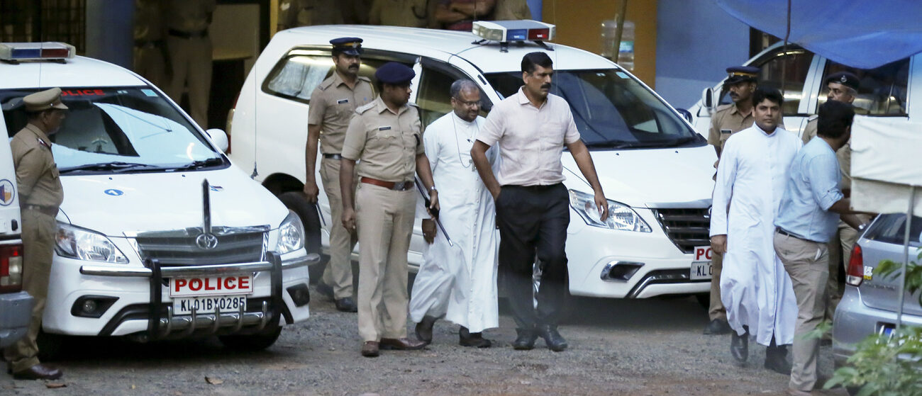 Mgr Franco Mulakkal, ancien évêque de Jalandhar (Inde), avait été arrêté en 2018 sur des accusations de viol | © AP Photo/Prakash Elamakkara/Keystone