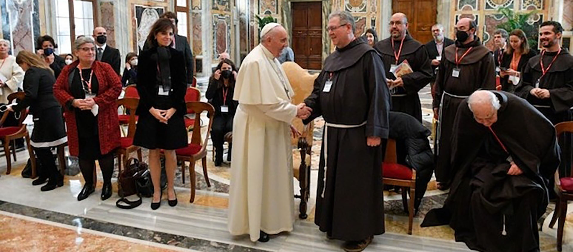 Le Saint-Père et le Custode de Terre Sainte, Frère Francesco Patton, à la fin de l'audience, le 17 janvier 2022 | © Vatican Media