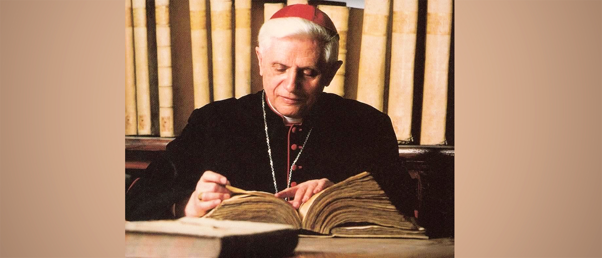 Le cardinal Joseph Ratzinger | Flickr - Levan Ramishvili - domaine public
