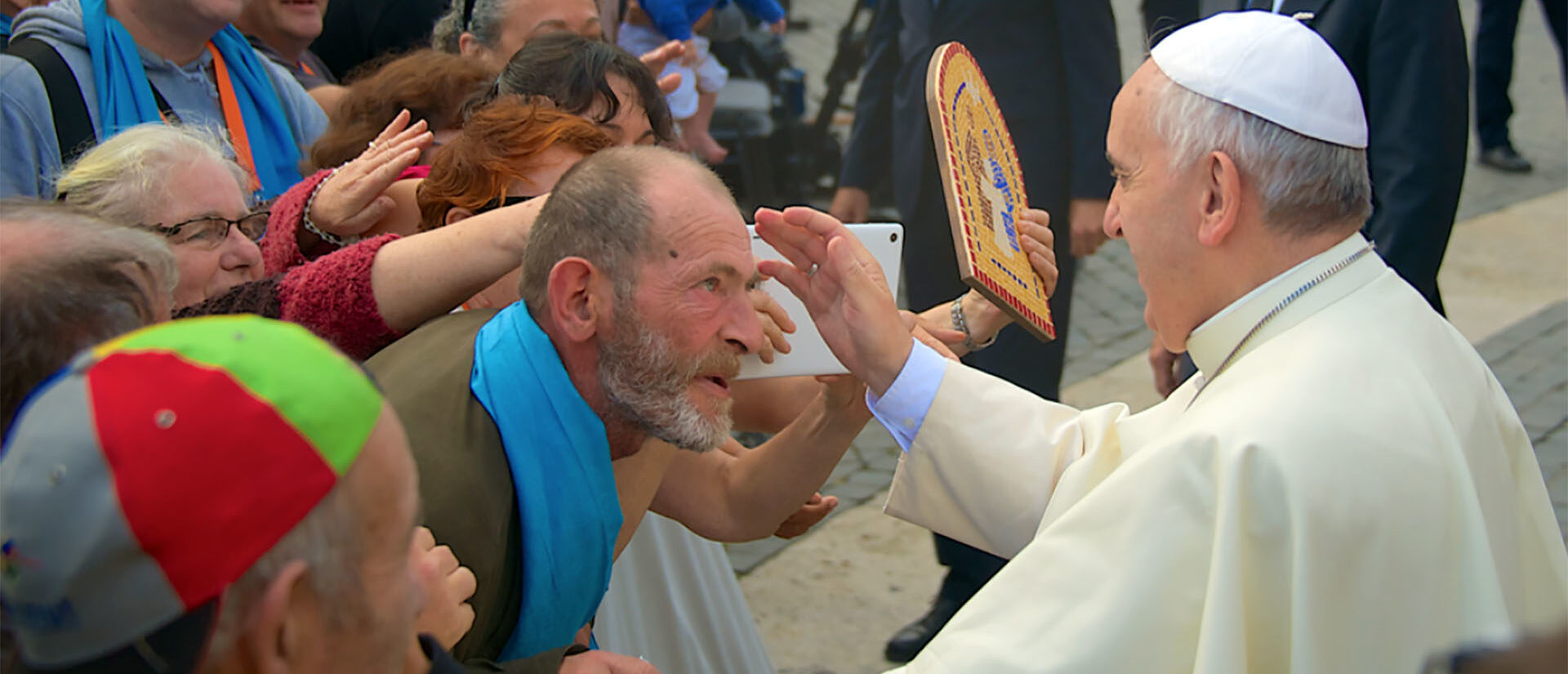 Comment l'Eglise peut-elle atteindre les pauvres? | pèlerinage de Fratello © Fratello.org