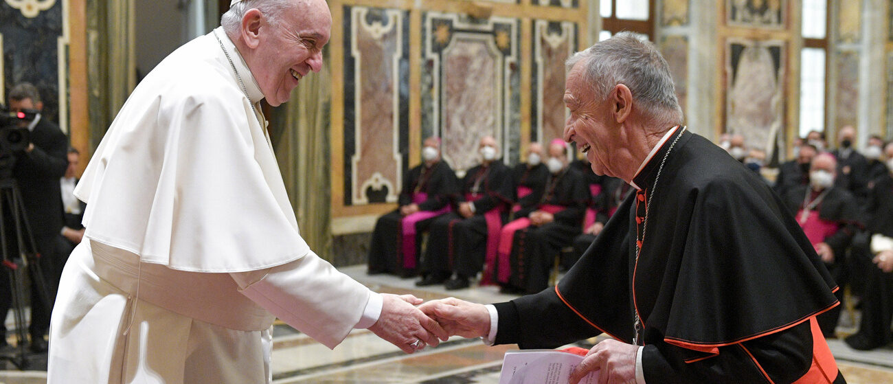 Le pape François avec le cardinal Luis Ladaria Ferrer, préfet de la Congrégation pour la doctrine de la foi | ©  KEYSTONE/DPA/Vatican Media / Spaziani