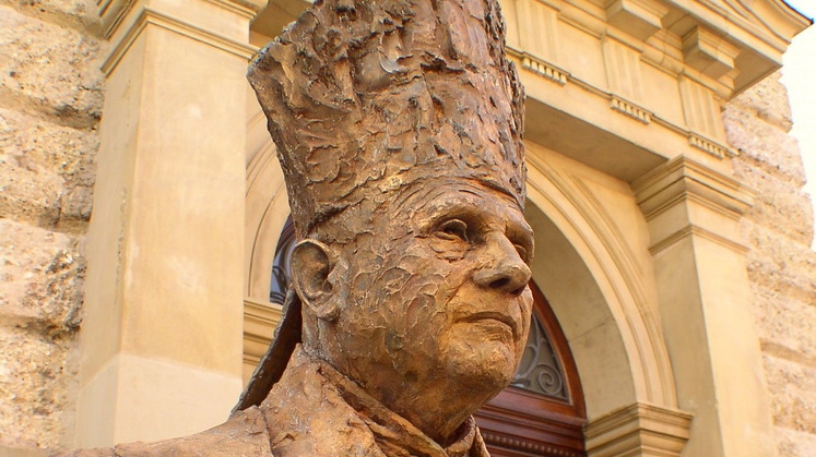 La statue de Benoît XVI est ébranlée en Allemagne | wikimedia commons  Mario Becker CC-BY-SA-2.0