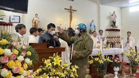 Des officiels vietnamiens ont interrompu la messe à Vu Ban | DR