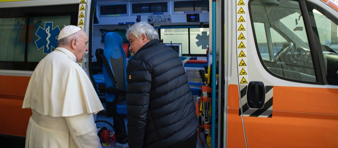 Le cardinal Konrad Krajewski apportera l'ambulance à Lviv, en Ukraine | © Vatican Media