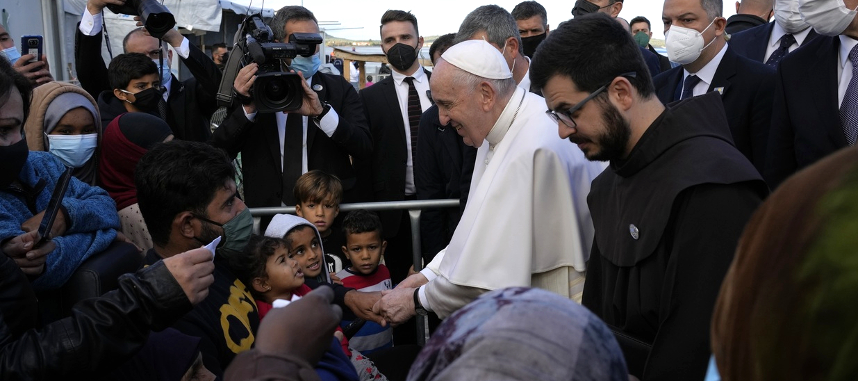 Durant la neuvième année de son pontificat, François est allé à la rencontre des réfugiés de Lesbos (Grèce) | © AFP PHOTO / - / VATICAN MEDIA/Keystone