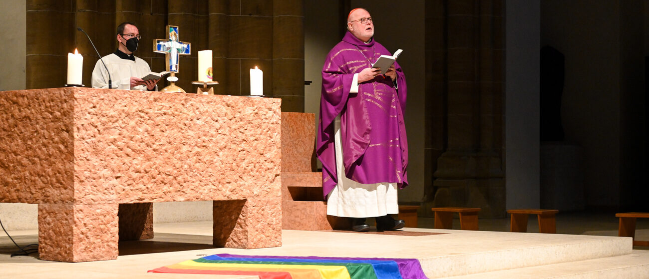 Le cardinal Reinhard Marx a célébré une messe "queer" dans l'église St-Paul de Munich, le 13 mars 2022 | © KEYSTONE/DPA/Tobias Hase