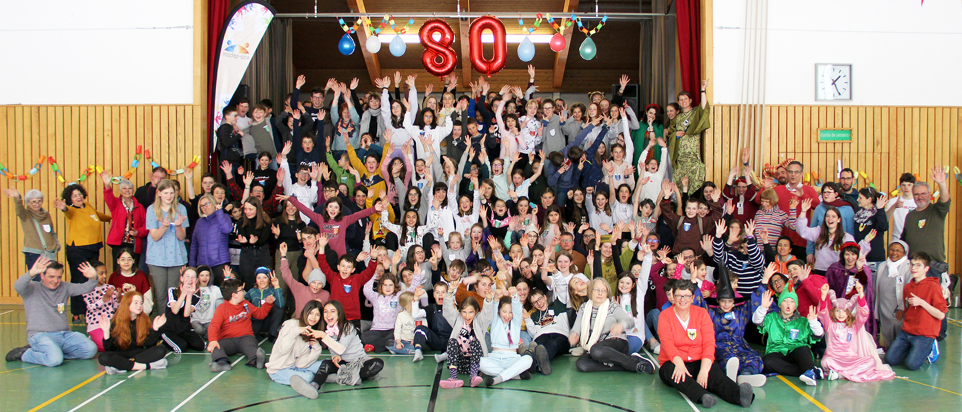 Le grand rassemblement romand du MADEP-ACE a réuni 203 enfants, adolescents et accompagnateurs bénévoles à la salle des fêtes de Saint-Ursanne | © Pascal Tissier, SCJP